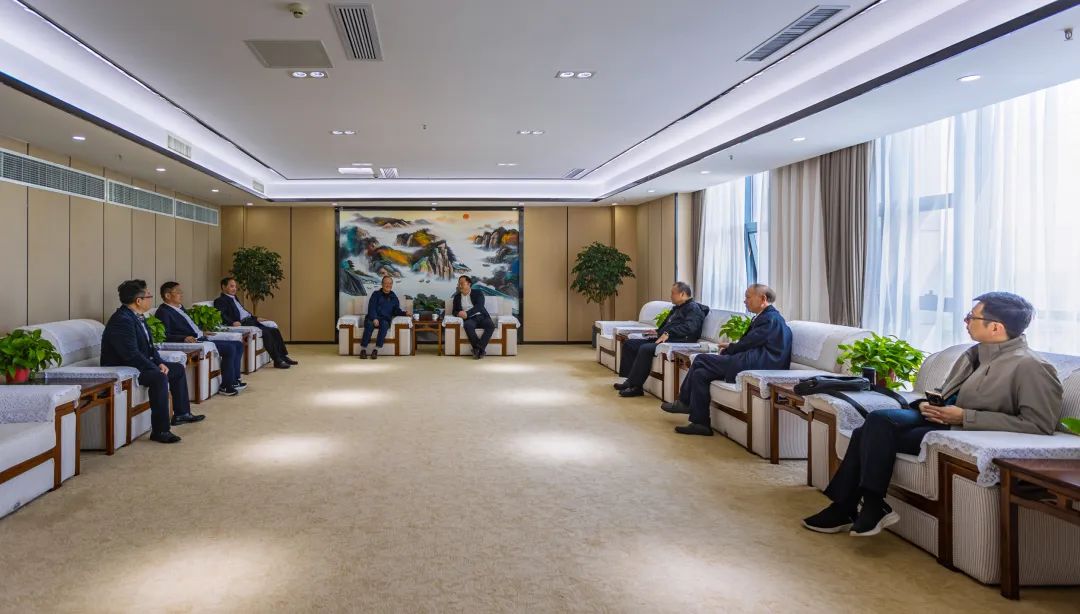 中安协领导调研苏华