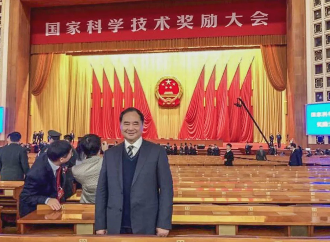 苏华集团董事长宋小华荣获“中国安装协会40年突出贡献者”称号