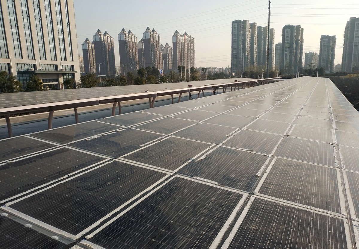 建成我市首个光伏停车场(图2) 建成我市首个光伏停车场(图2)