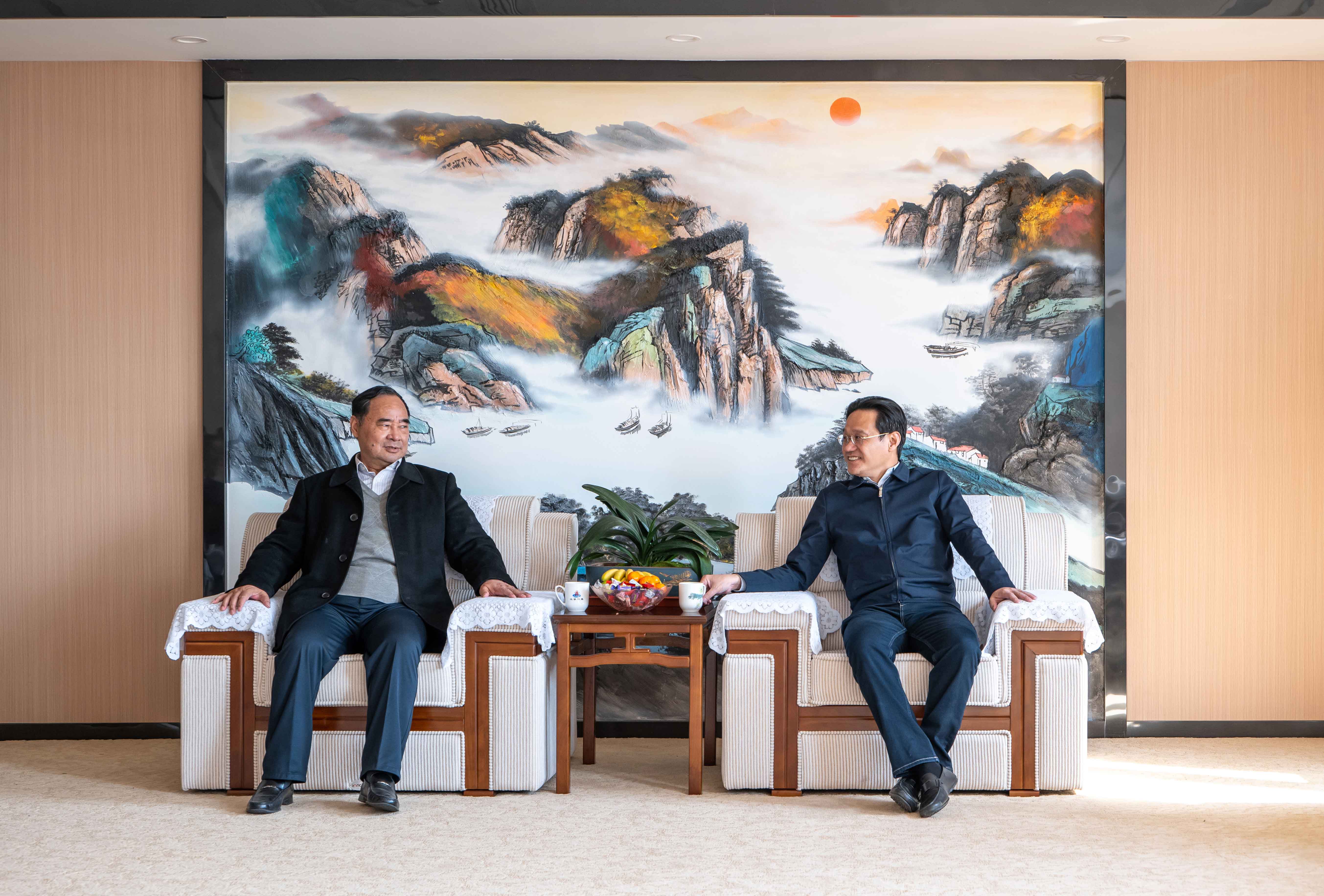 节后上班第一天,市委书记徐华勤来看望我们啦!(图4) 节后上班第一天,市委书记徐华勤来看望我们啦!(图4)