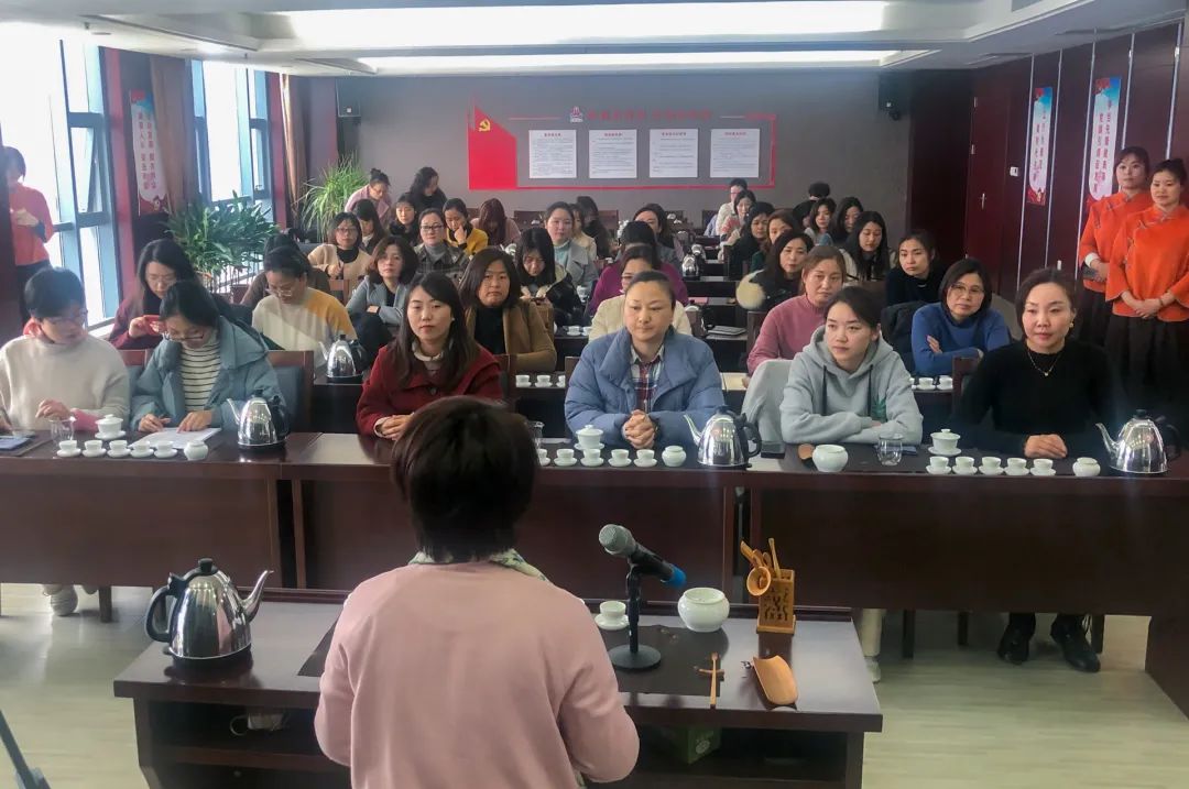 女人如茶,优雅绽放!苏华女神这样过"三八" (图1) 女人如茶,优雅绽放!苏华女神这样过"三八" (图1)