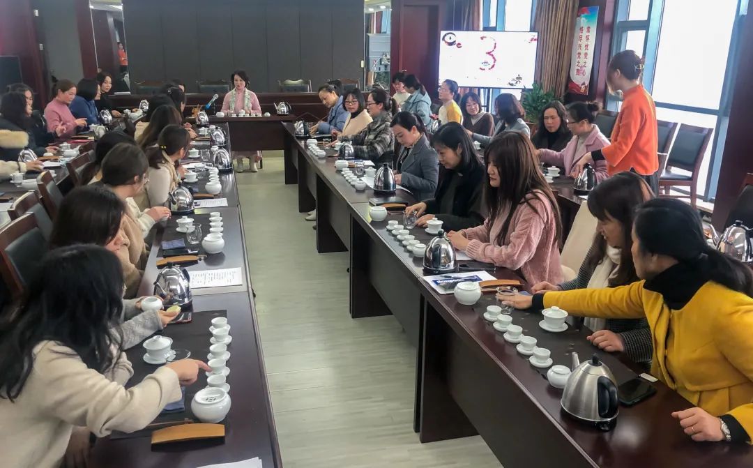 女人如茶,优雅绽放!苏华女神这样过"三八" (图2) 女人如茶,优雅绽放!苏华女神这样过"三八" (图2)